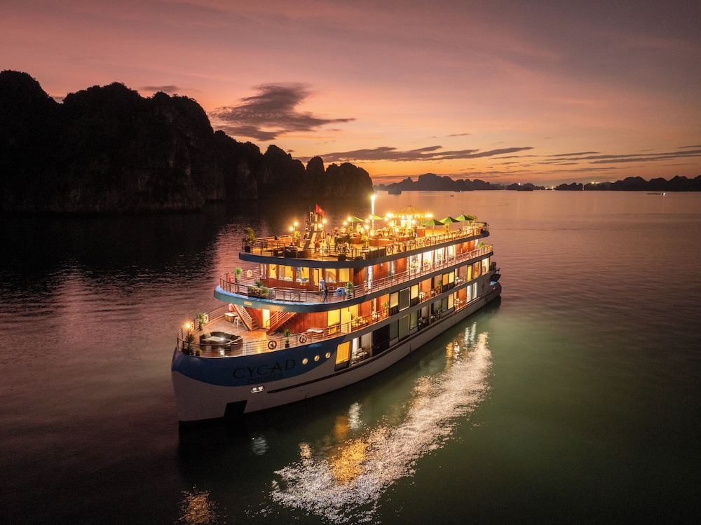 Cycad Cruise — 4-Star Luxury Hotel in Ha Long, Vietnam