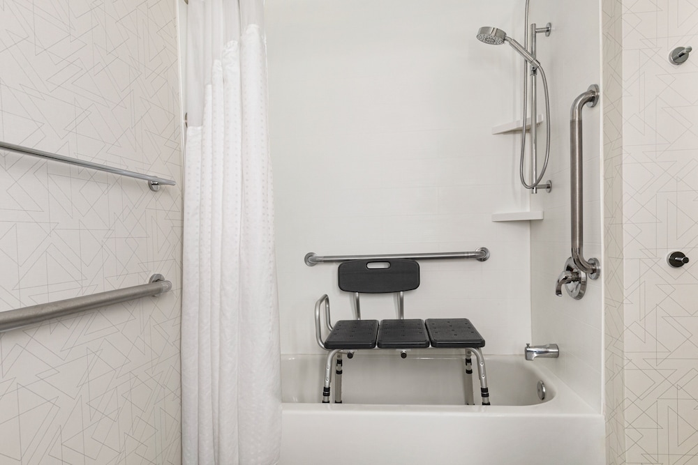 Holiday Inn Express & Suites Greenville Downtown by IHG - photo 22