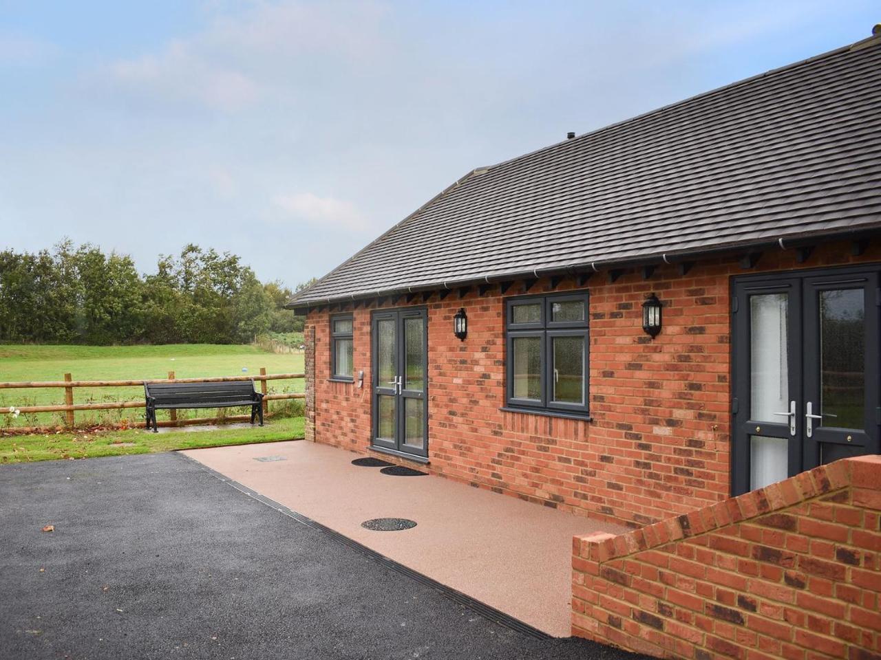 Jemmett Lodge — 4-Star Luxury Hotel in Ashford, United Kingdom
