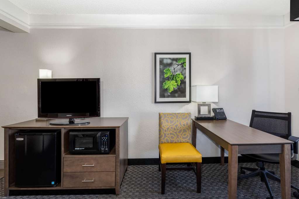 La Quinta Inn & Suites by Wyndham Denver Boulder Louisville - photo 11