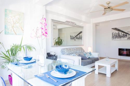 Apartamento Lujo frente al Mar Centro de Malaga — 4-Star Luxury Hotel in Malaga, Spain