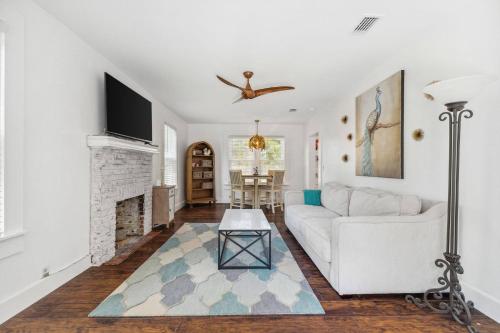 a block away from beach Harbor Fine restaurants in Panama, United States