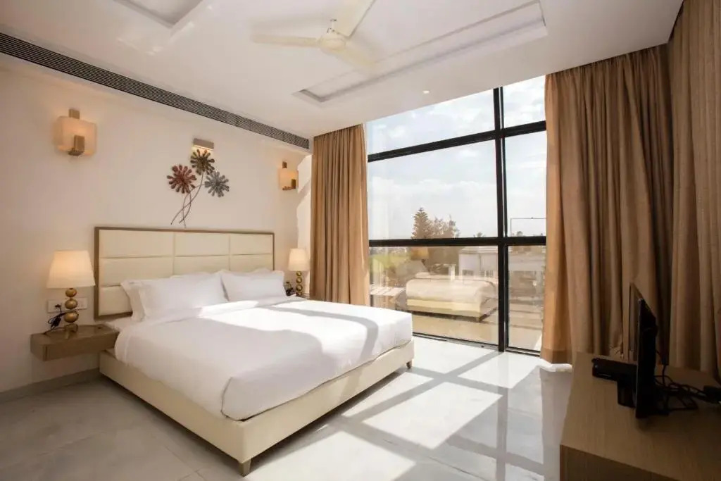 Sapphire Premium Hotel & Suite — hotel in Karad