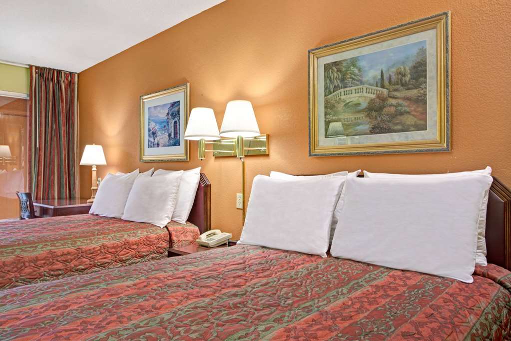 Days Inn by Wyndham Benson - photo 16
