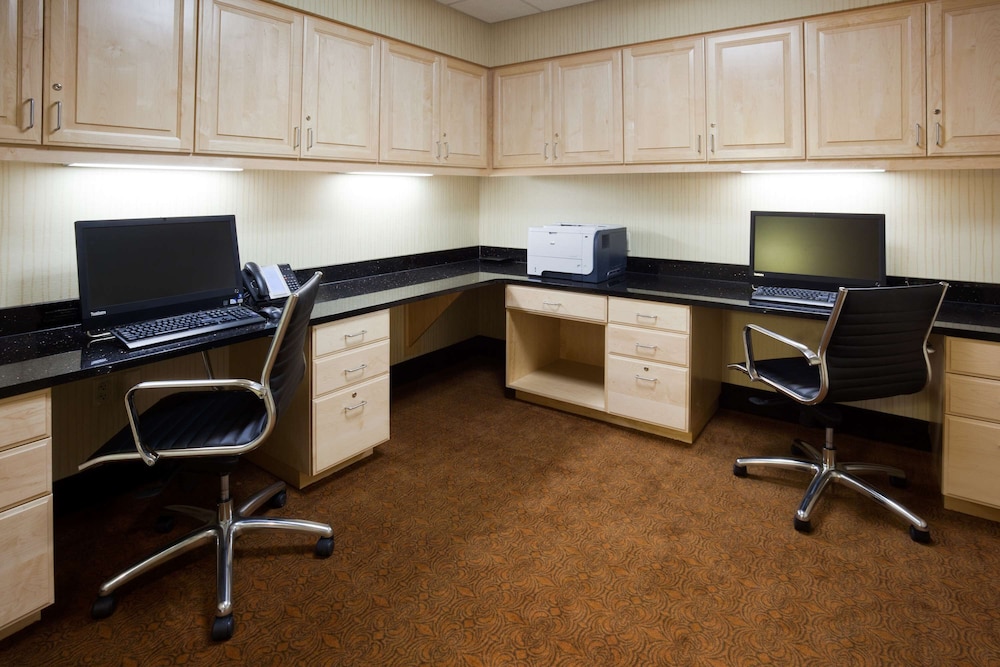Hampton Inn & Suites Minot Airport - photo 30