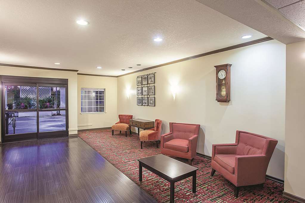 La Quinta Inn & Suites by Wyndham Davis - photo 6