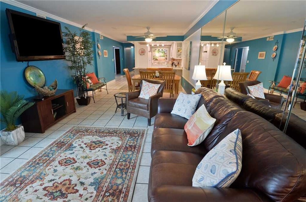 Regency Towers 624 Three Bedroom Condo - photo 10