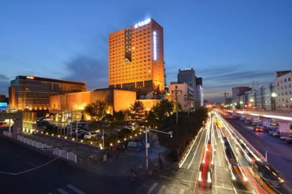 Luxemon Xinjiang Yindu Hotel — hotel in Urumqi