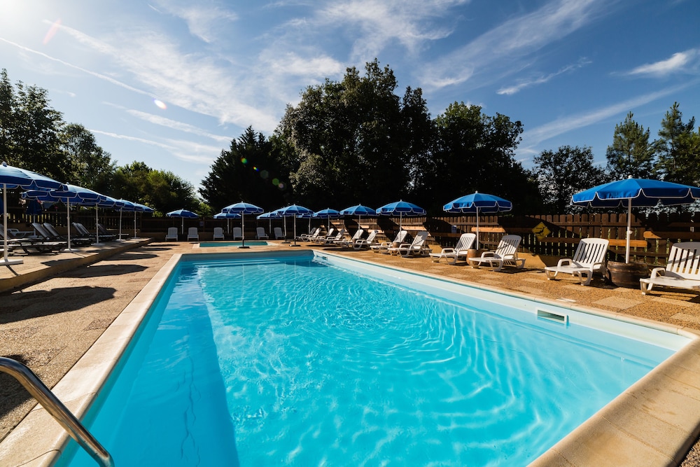 Camping Domaine Des Mathevies — 4-Star Luxury Hotel in Sarlat-La-Caneda, France