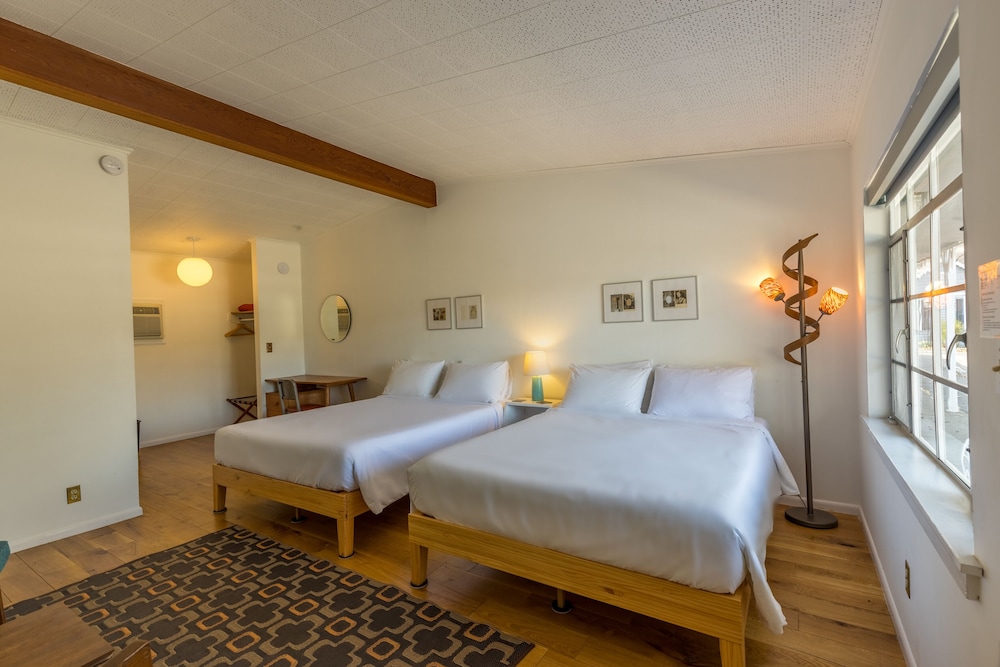 The Grayhaven Motel - photo 5