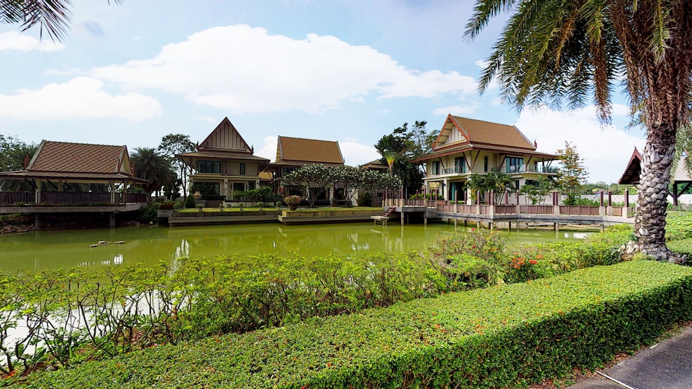 Grace Villa Pattaya By DDM Siam — 4-Star Luxury Hotel in Bang Lamung, Thailand