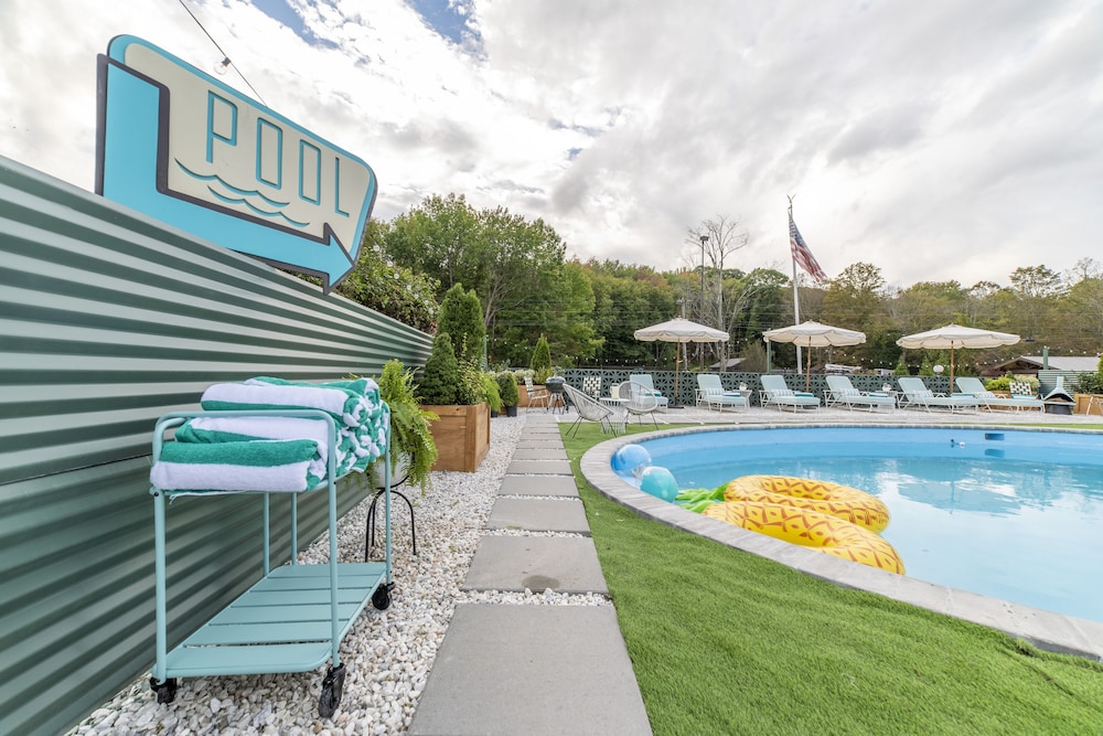 The Springs Motel - photo 54