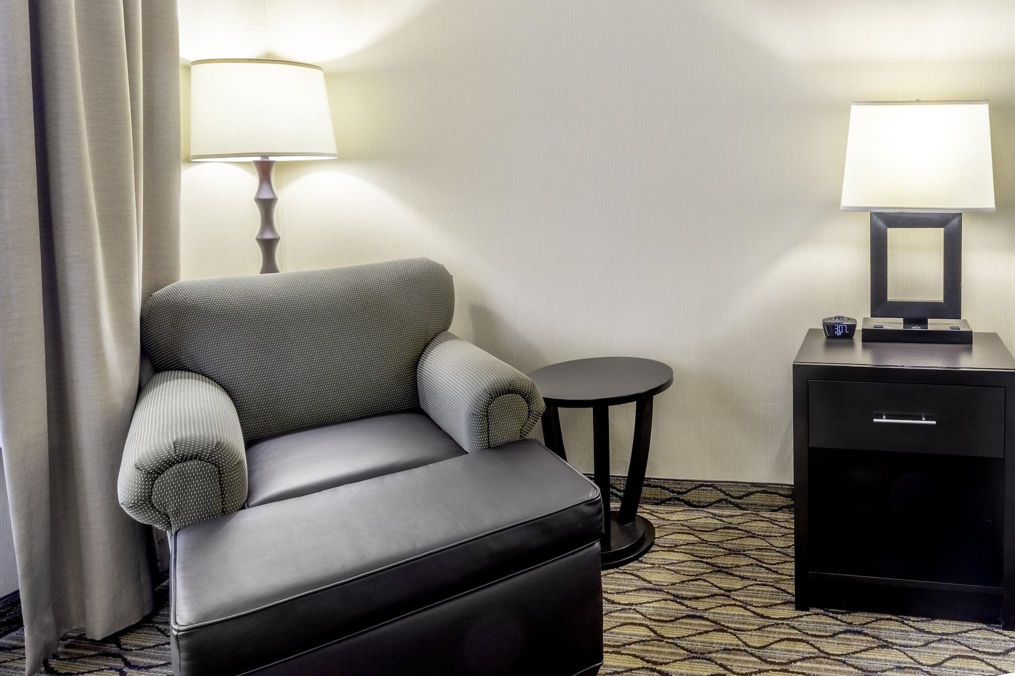 Holiday Inn Hotel & Suites Milwaukee Airport by IHG - photo 9