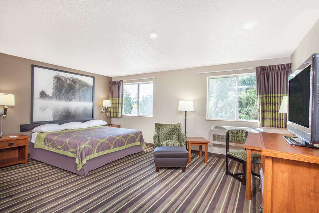 Super 8 by Wyndham Richlands Claypool Hill Area - photo 14