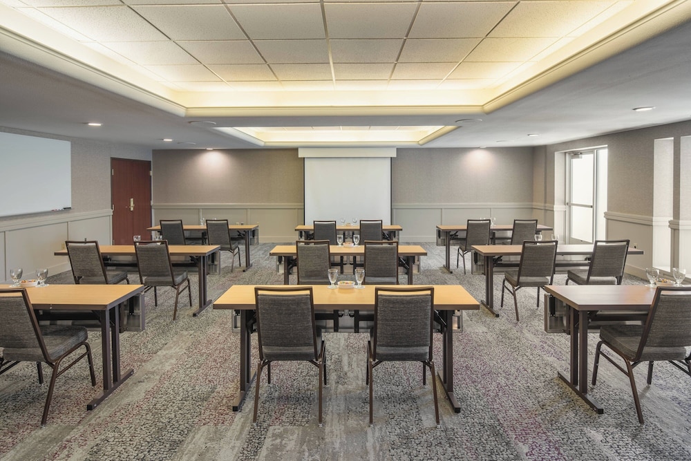 Courtyard by Marriott Portland North - photo 21