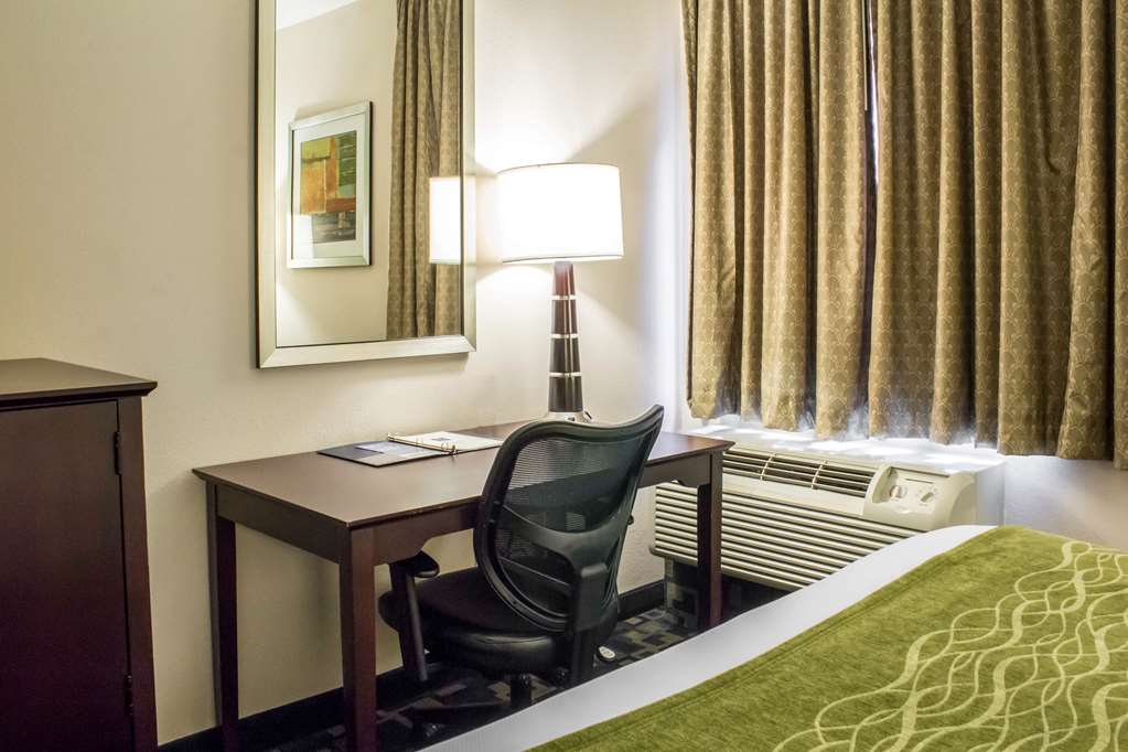 Econo Lodge Ankeny Des Moines - photo 9
