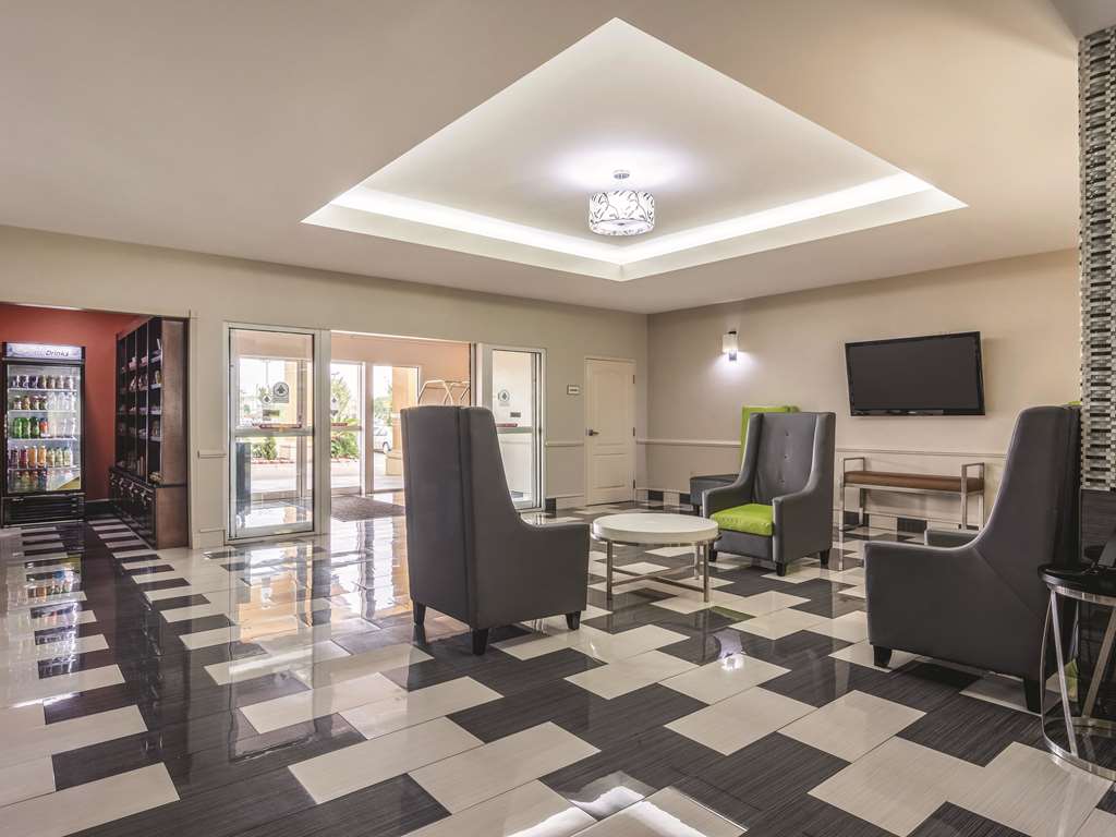 La Quinta Inn & Suites by Wyndham Prattville - photo 9