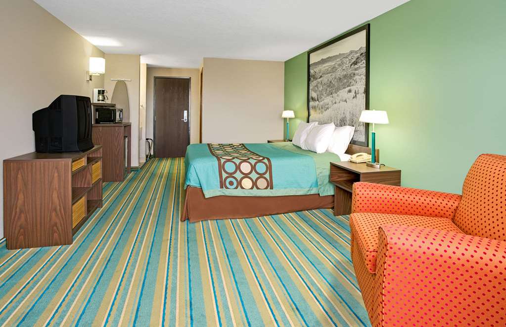 Super 8 by Wyndham Denver Stapleton - photo 6