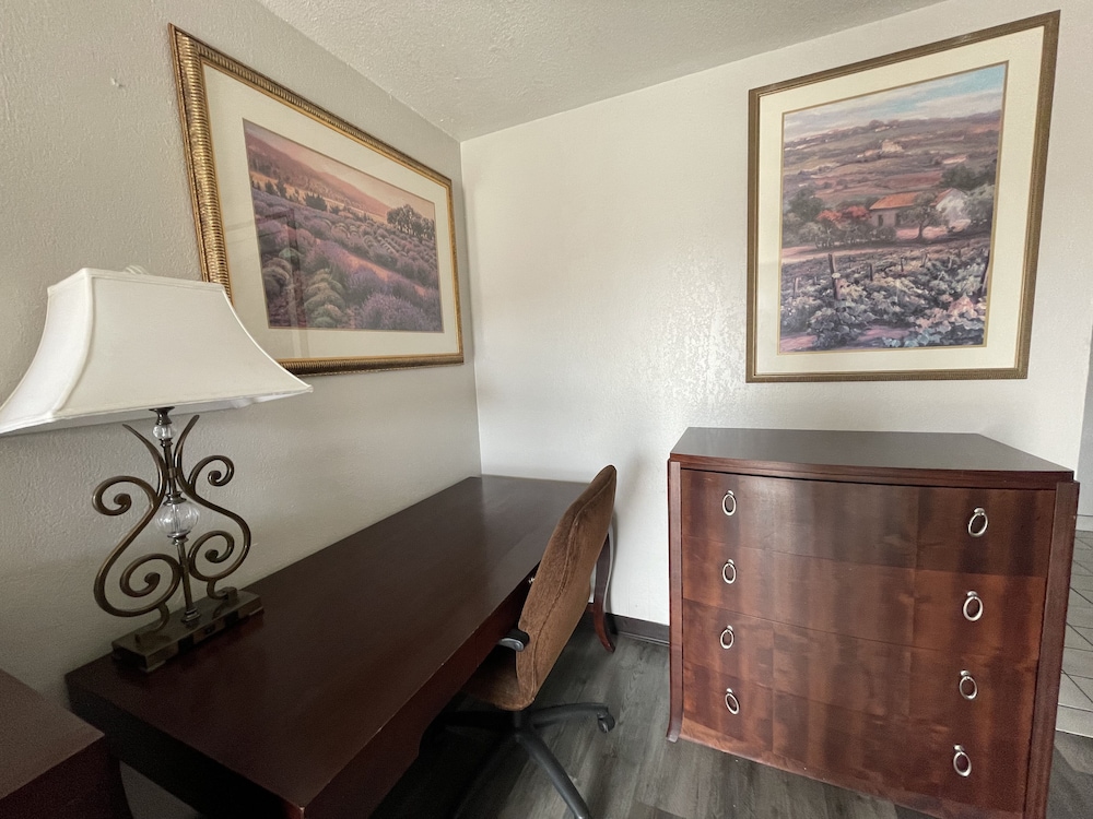 Travelodge by Wyndham Farmington Hwy 64 - photo 28