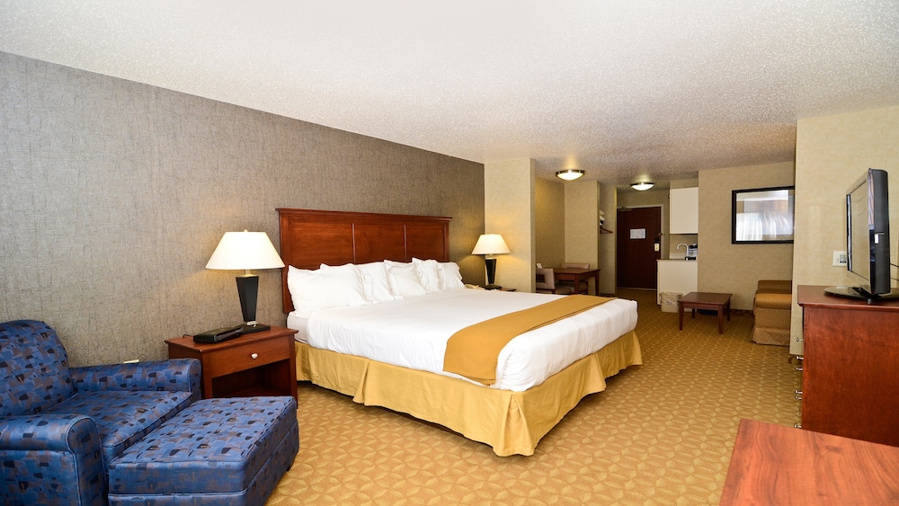 Holiday Inn Express Hotel & Suites Fort Atkinson by IHG - photo 8