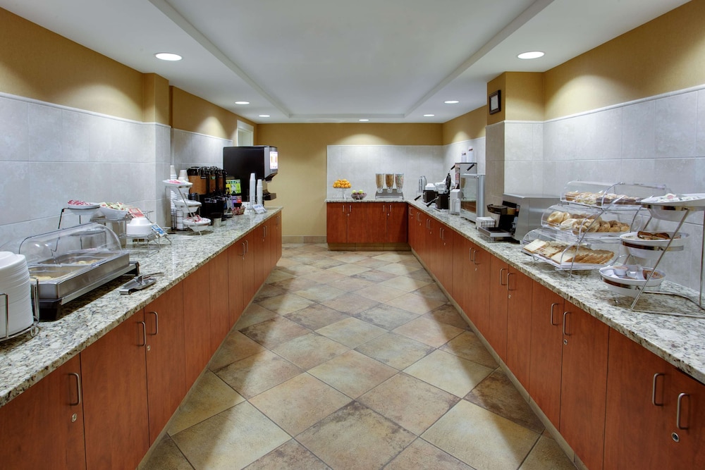 Hampton Inn by Hilton Manchester - photo 46