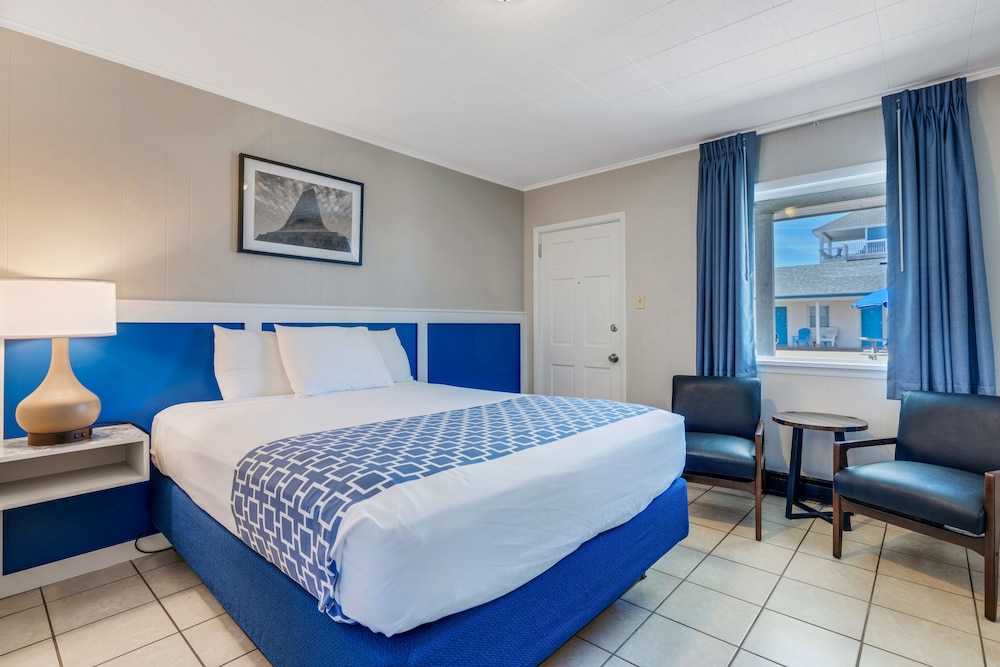 Dolphin Oceanfront Motel - photo 3