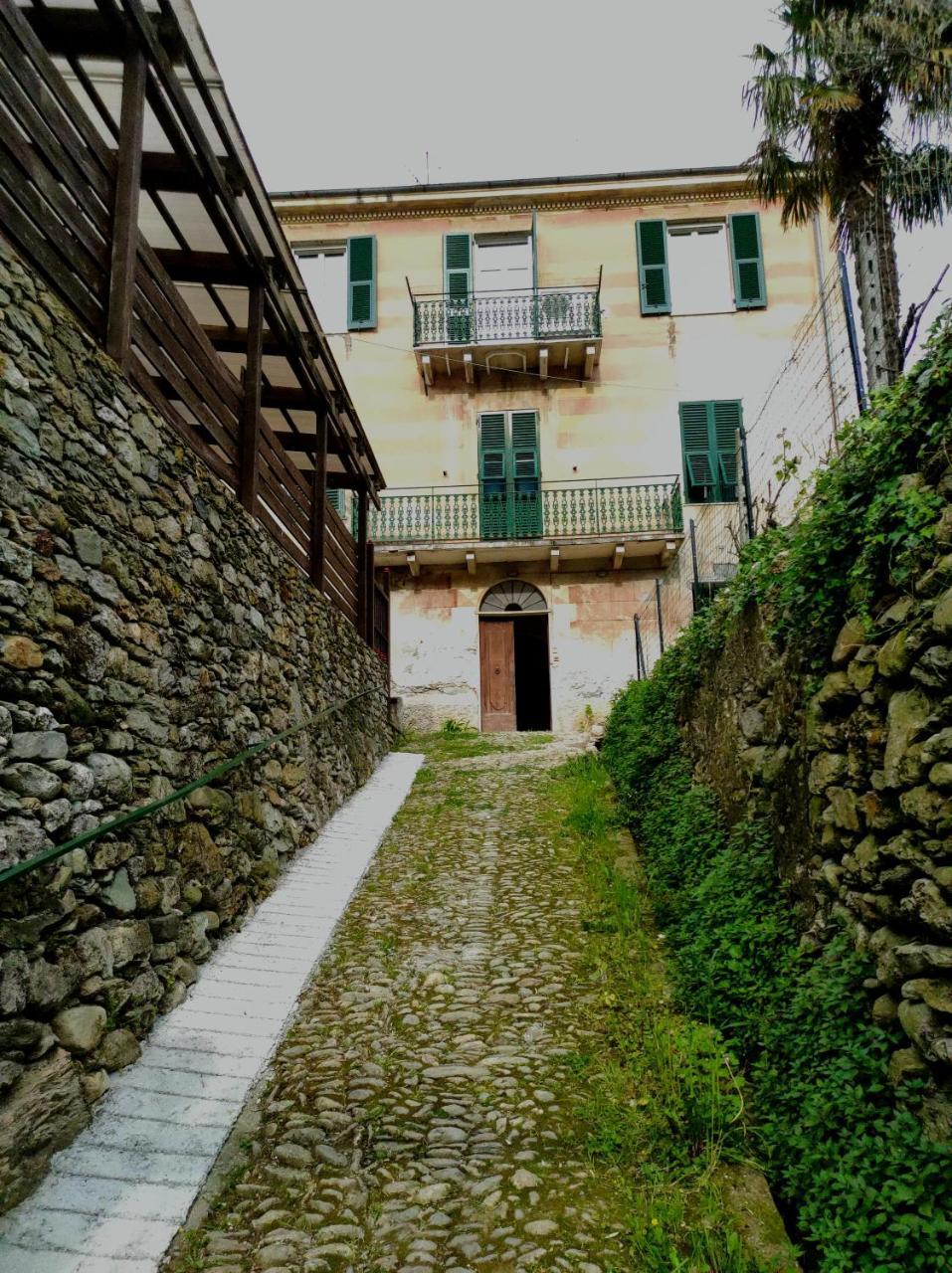 Bed on the Rocks — 4-Star Luxury Hotel in Finale Ligure, Italy