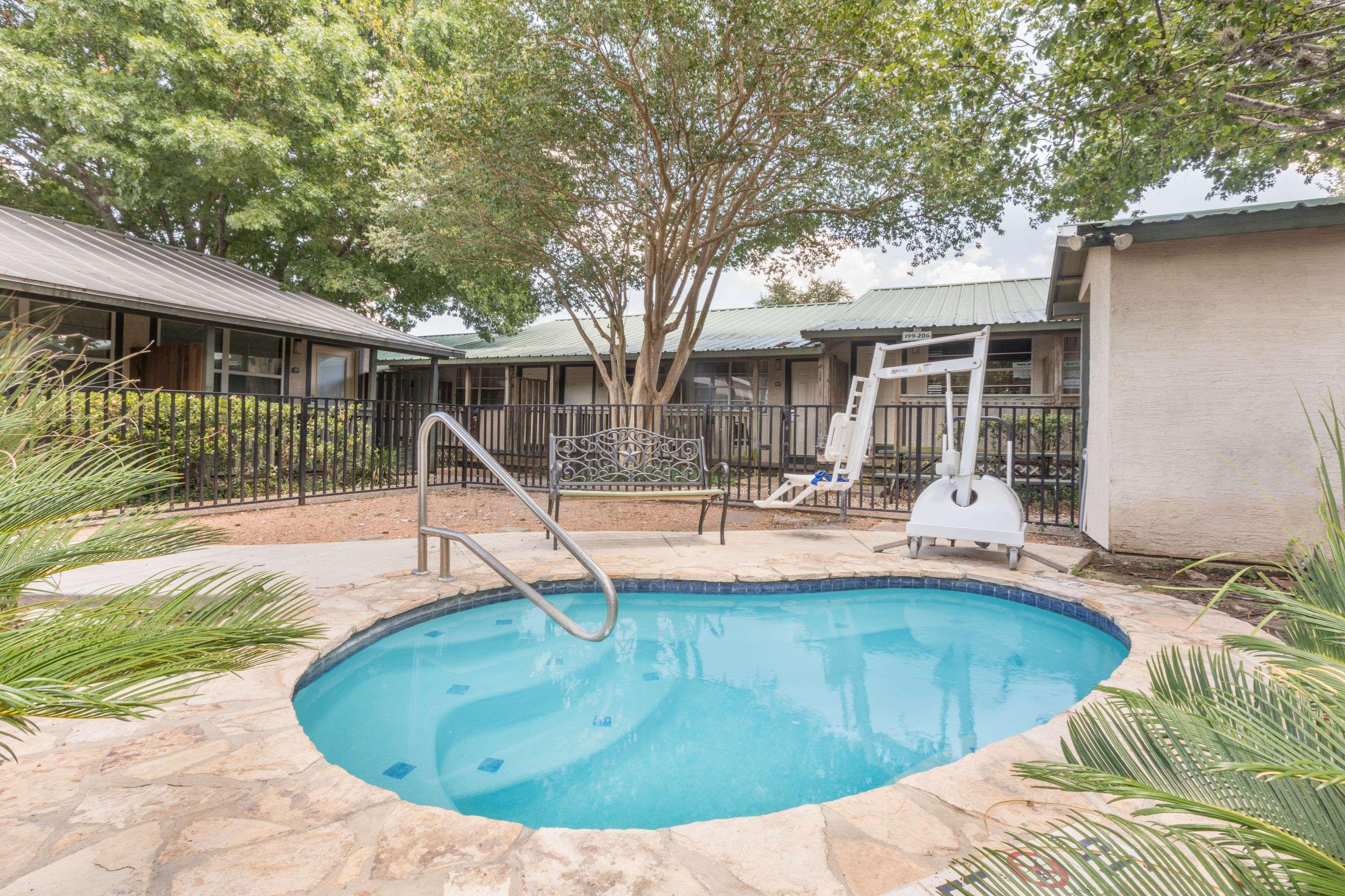 Travelodge Inn and Suites by Wyndham San Antonio Airport - photo 15