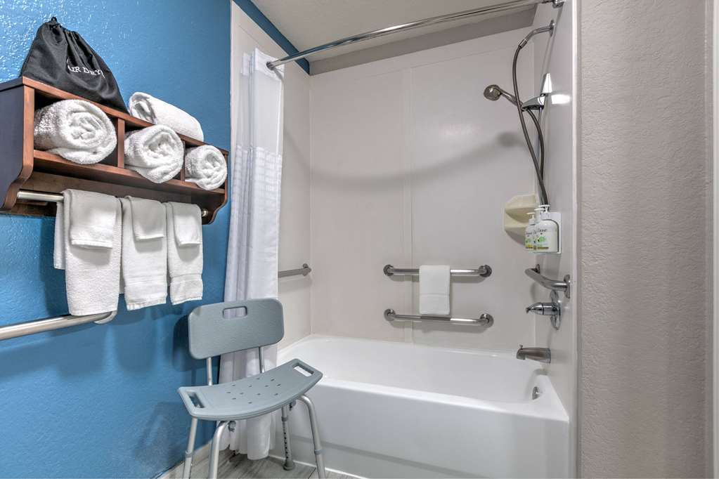 La Quinta Inn & Suites by Wyndham Weatherford - photo 34