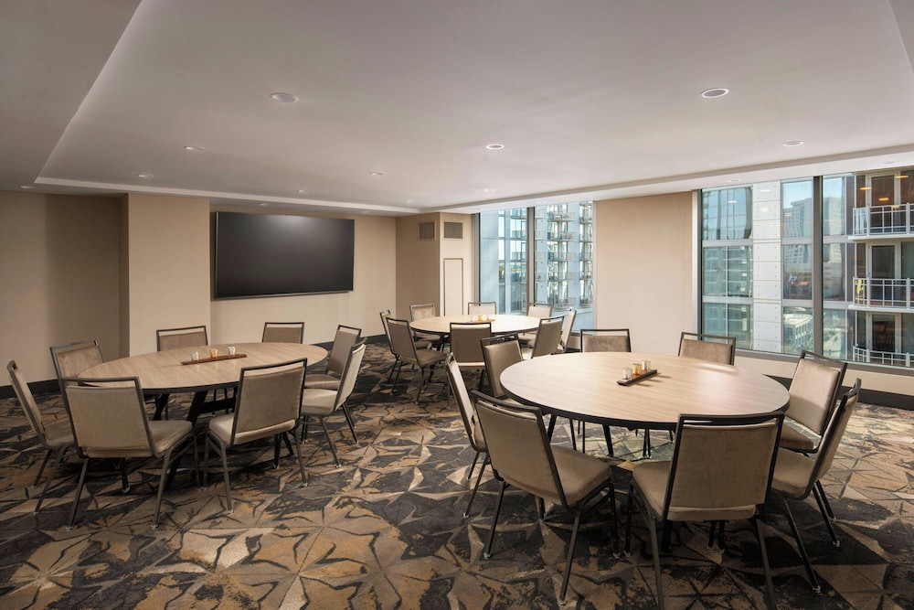 Epicurean Atlanta Autograph Collection - photo 98