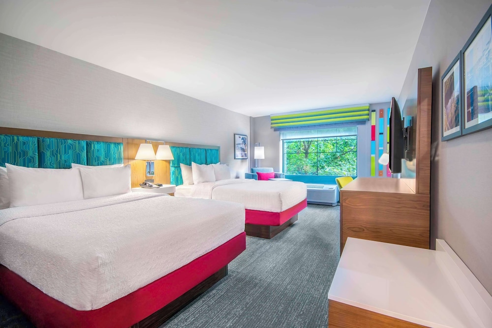 Hampton Inn East Aurora - photo 17