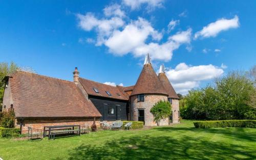Court Lodge Oast — 4-Star Luxury Hotel in Heathfield, United Kingdom