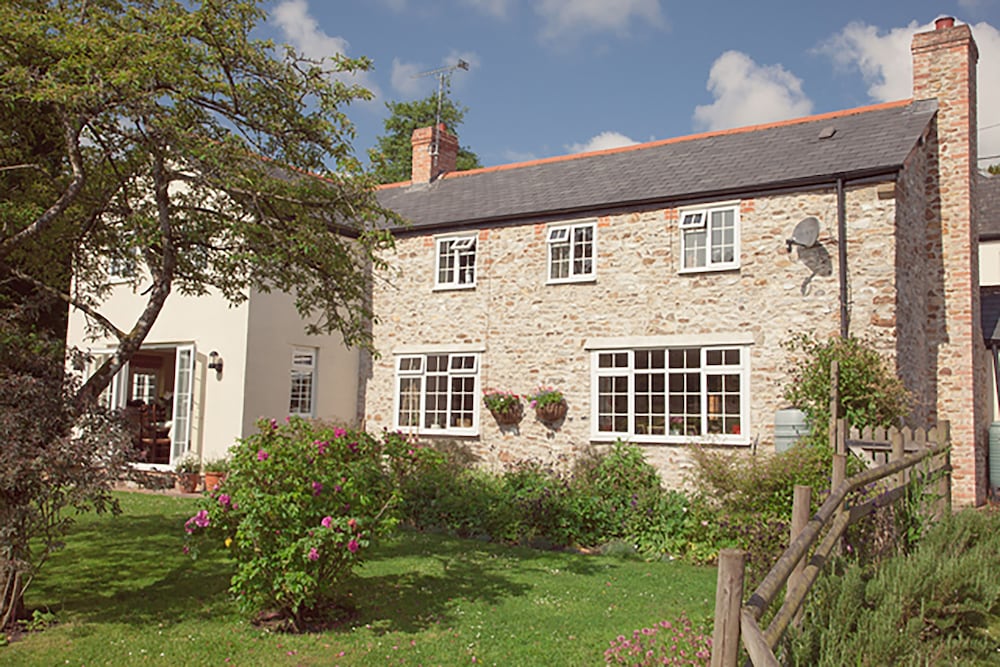 Blackwater Cottage — 4-Star Luxury Hotel in Chard, United Kingdom