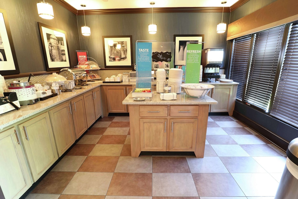 Hampton Inn Dyersburg - photo 30