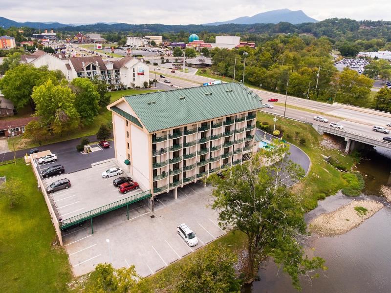 Pigeon River Inn - photo 16