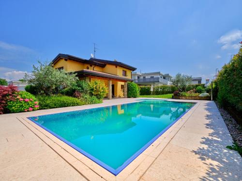 VillasGarda Villa Leone Salionze — 4-Star Luxury Hotel in Salionze, Italy