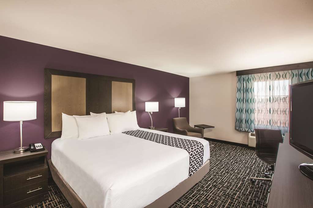La Quinta Inn & Suites by Wyndham Walker Denham Springs - photo 17