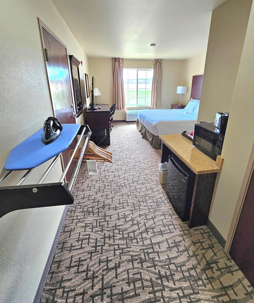 Cobblestone Inn & Suites Clintonville - photo 11