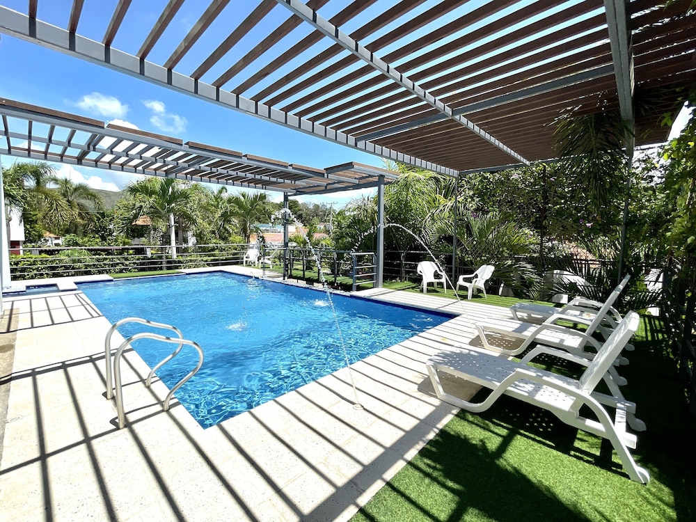 Fantástica CASA FINCA piscina priv wifi tv — 4-Star Luxury Hotel in Ricaurte, Colombia