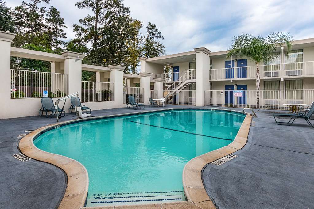 Motel 6 Cleveland TX - photo 3