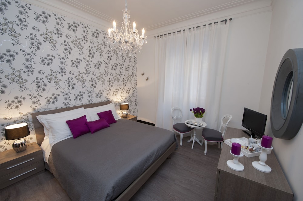 Nobilcasa Suites — 4-Star Luxury Hotel in Rome, Italy