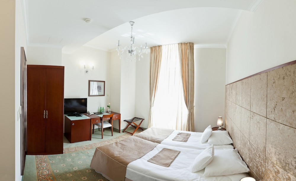 Hotel Willa Hueta — Kielce — photo 4