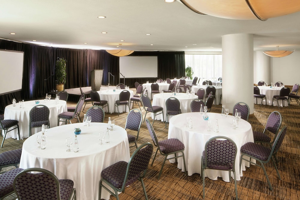 DoubleTree By Hilton San Diego Hotel Circle - photo 32