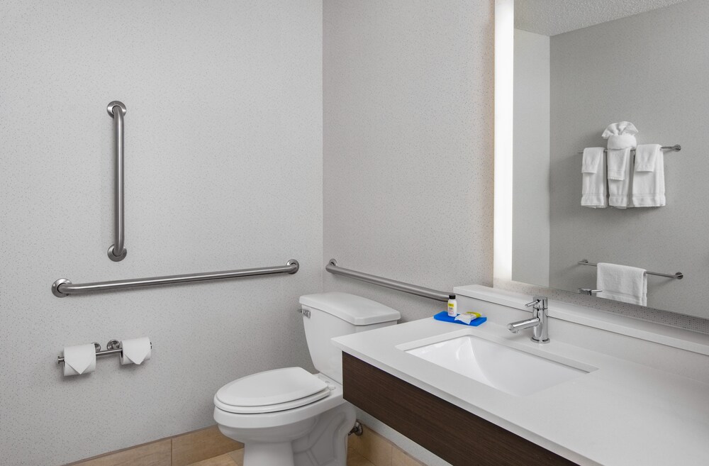 Holiday Inn Express Hotel & Suites Altoona Des Moines - photo 8