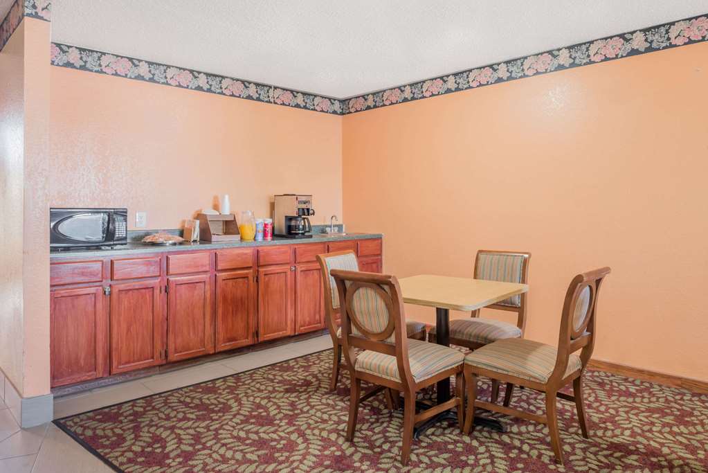 Knights Inn Ferguson MO - photo 14