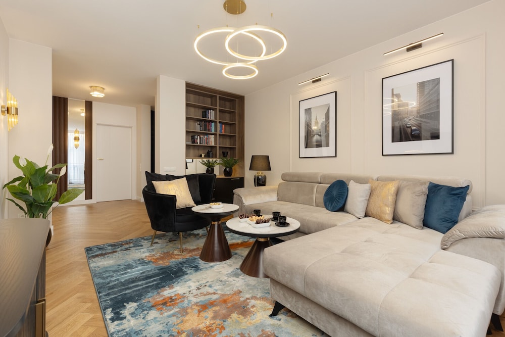 LUX Blue Moon Residence City Center Foksal by Renters Prestige — 4-Star Luxury Hotel in Warsaw, Poland