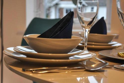 The Sashes Cozy Apartment FREE Parking Ultrafast WIFI Smart TV Netflix sleeps up to 6 Close to Poole Town Center & Sandbanks & Bournemouth — 4-Star Luxury Hotel in Poole, United Kingdom