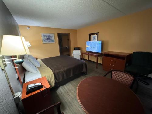 College Inn Spartanburg - photo 32