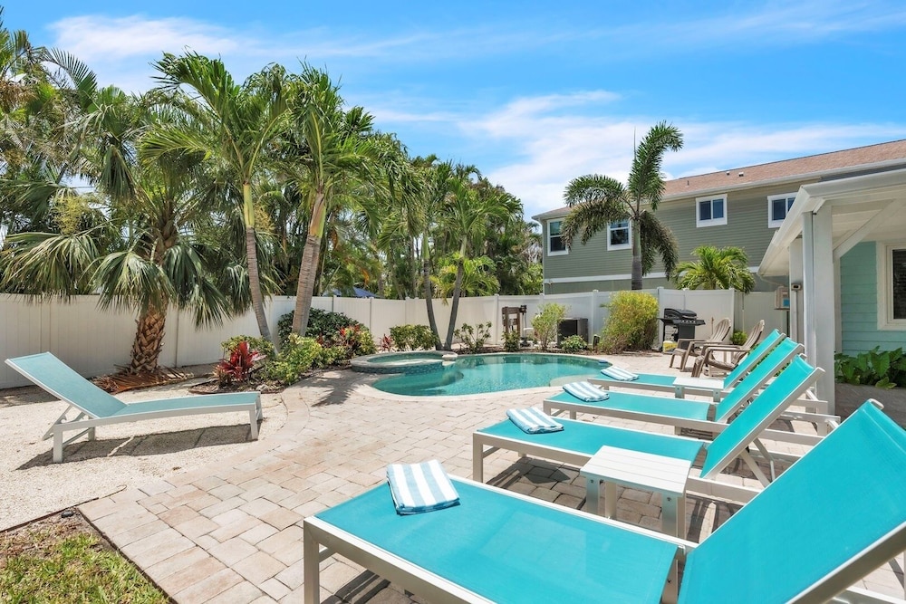 Ebb Tide Home — 4-Star Luxury Hotel in Holmes Beach, United States