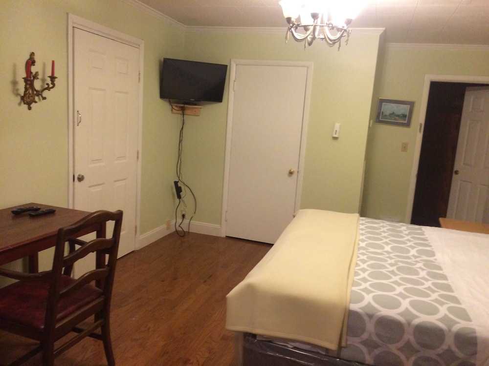 Dixie Plaza Hotel - photo 9